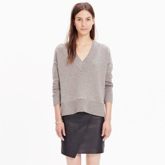 Madewell v-neck gray sweater - XS - Picture 1 of 10